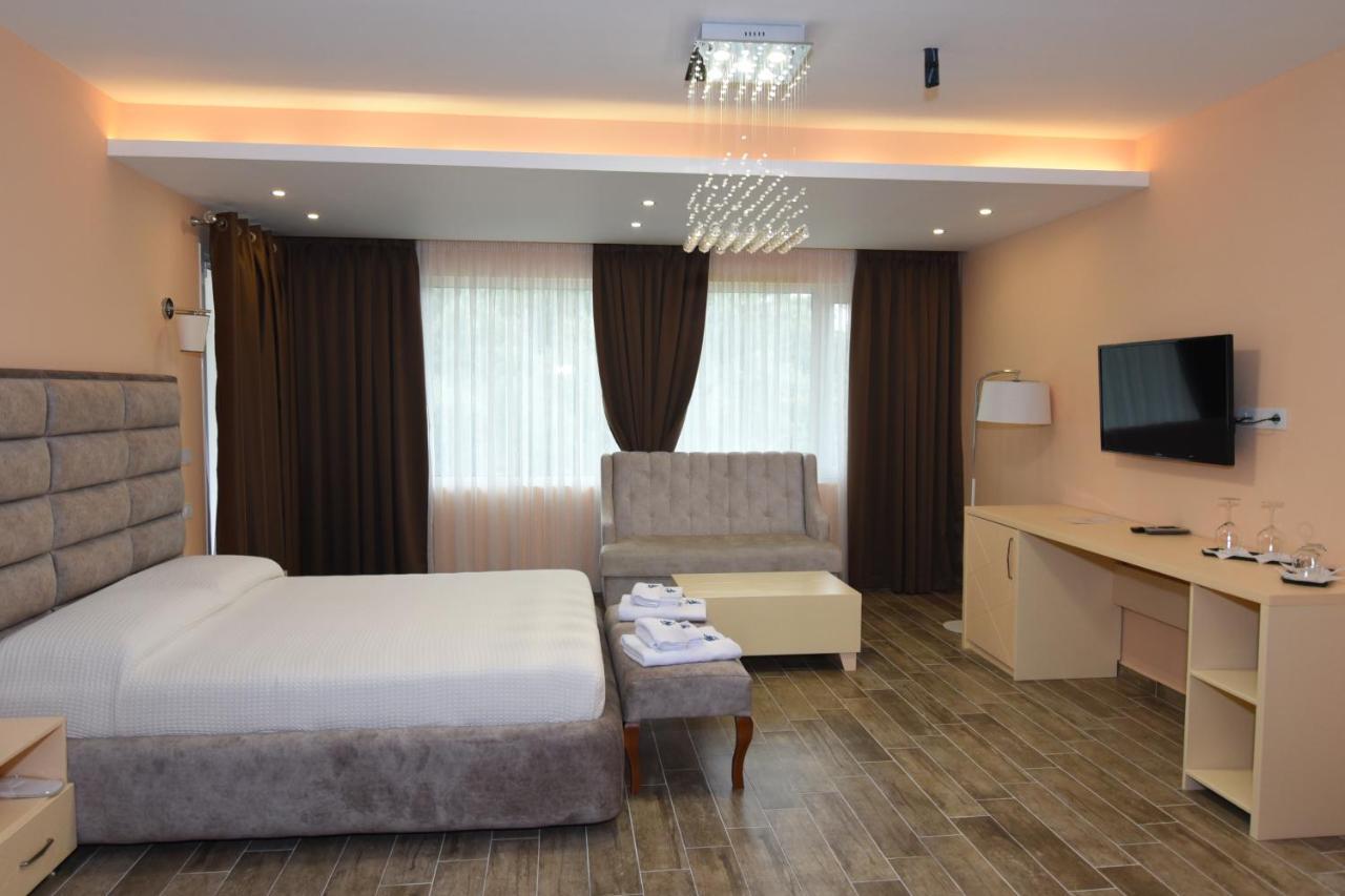 Monte Mare Hotel Vlorë エクステリア 写真