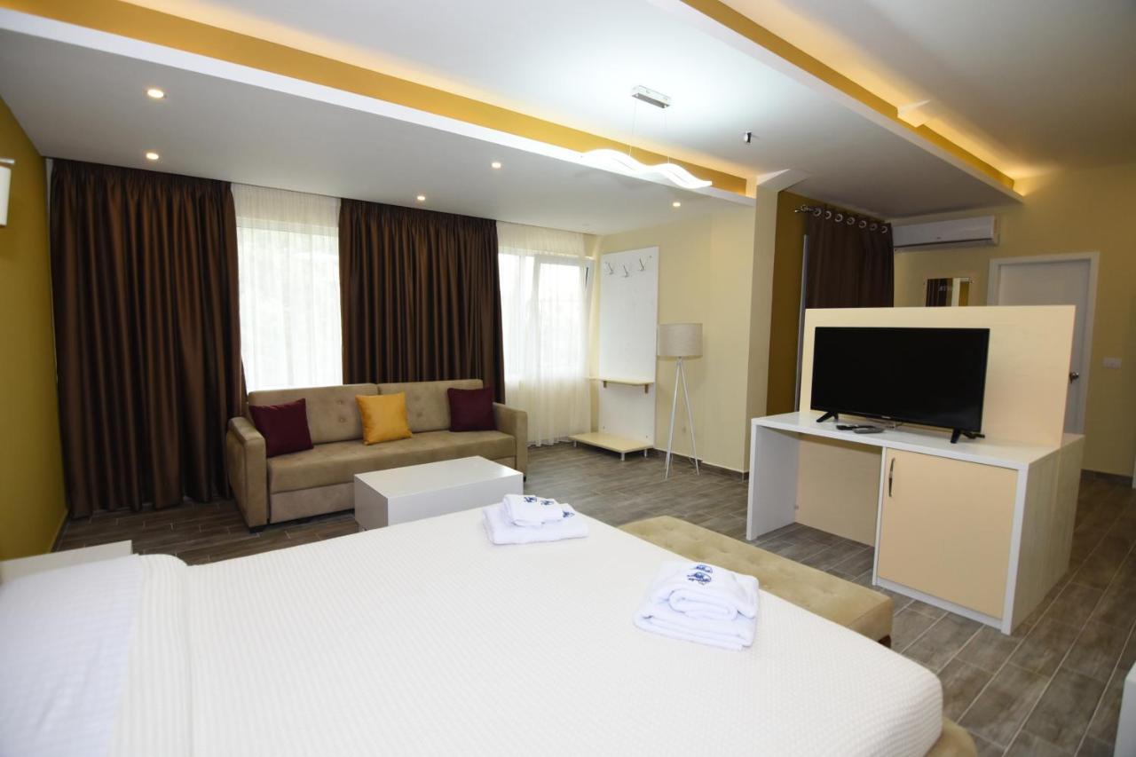 Monte Mare Hotel Vlorë エクステリア 写真