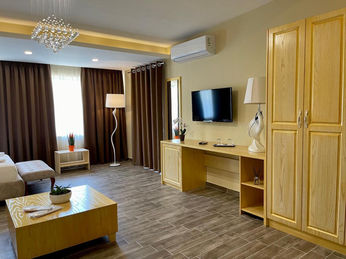 Monte Mare Hotel Vlorë エクステリア 写真