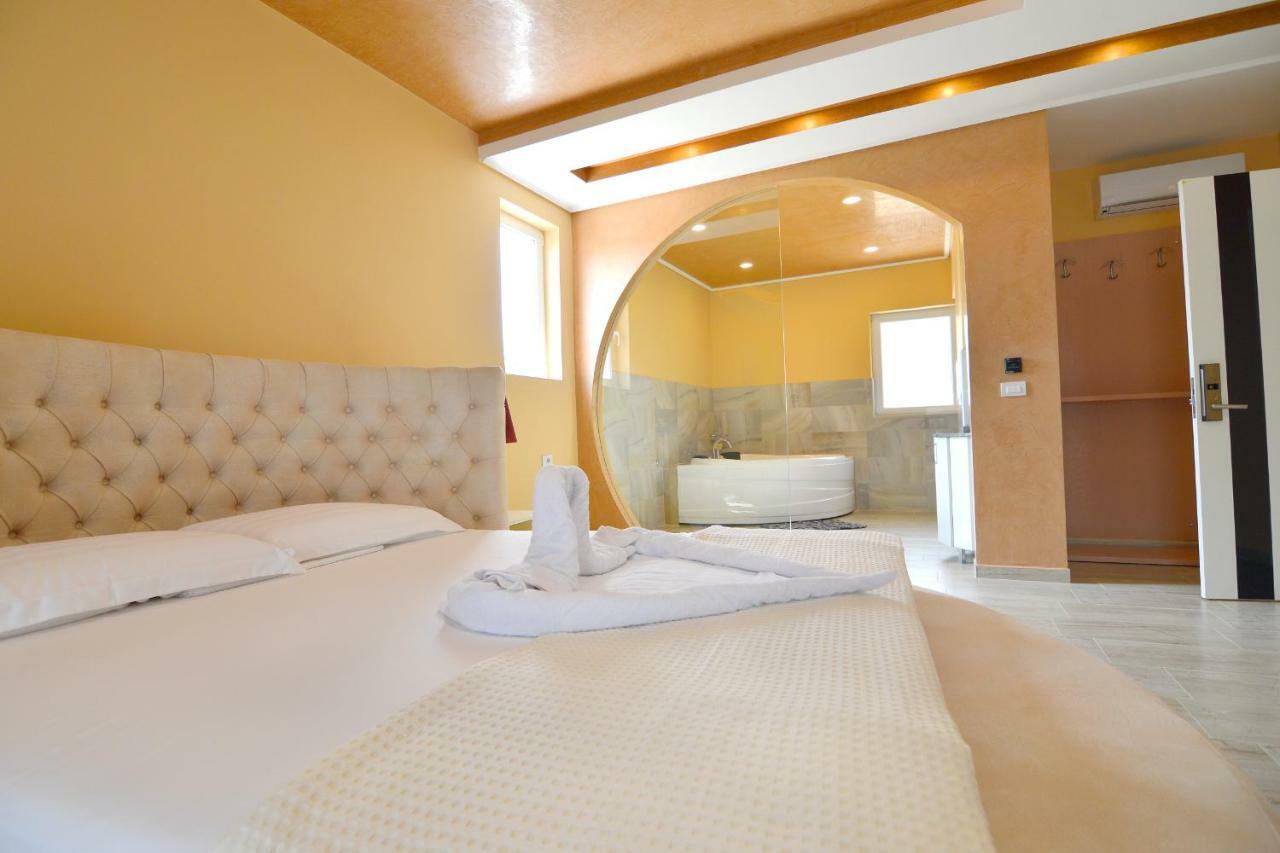 Monte Mare Hotel Vlorë エクステリア 写真